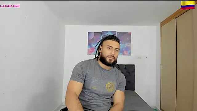 Snapshot of Louis_marley__ chatting on December 19, 12:13 am Louis marley   online show from December 19, 12:13 am