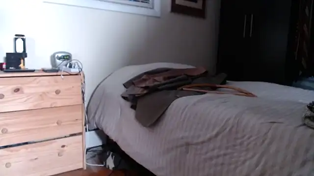 hottottrot691 online show from April 5, 11:45 pm