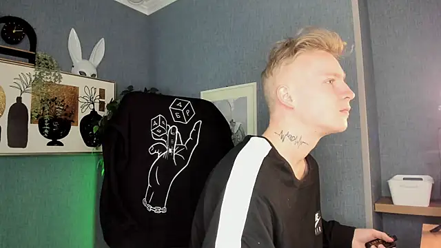 AlexxSweet online show from April 20, 4:48 am