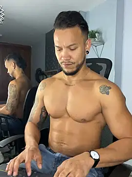 ARON TAYLER01 online show from March 5, 12:33 pm