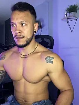 ARON TAYLER01 online show from September 19, 10:48 am