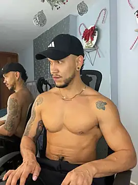 ARON TAYLER01 online show from December 25, 2:56 pm