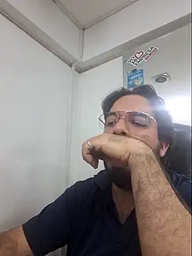 Snapshot of specialguests chatting on October 30, 5:14 pm specialguests online show from October 30, 5:14 pm