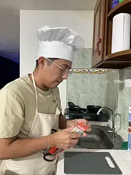 andrewmhilton  online show from January 4, 4:23 am