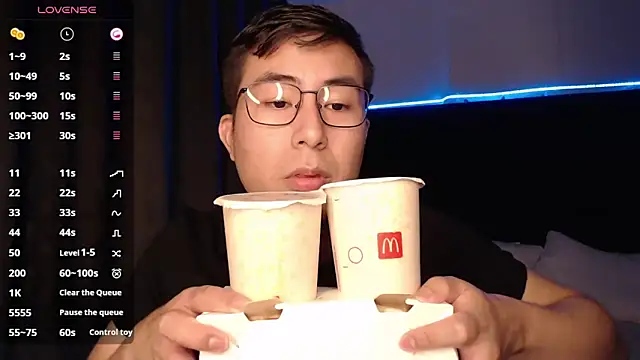 andrewmhilton  online show from October 4, 5:56 am