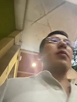 andrewmhilton  online show from March 1, 11:04 pm