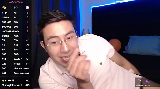 andrewmhilton  online show from February 13, 5:37 am