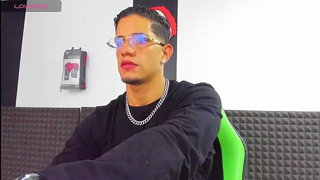 jhonnysnow17 online show from December 6, 10:19 pm