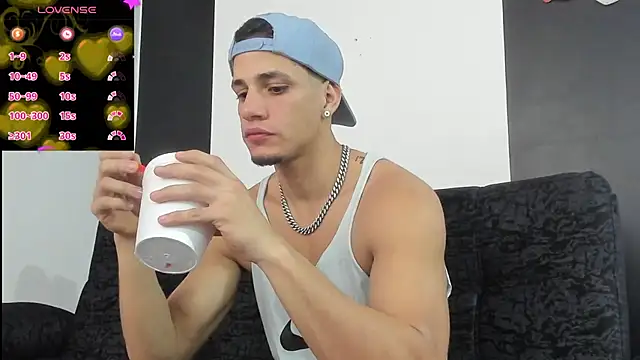 jhonnysnow17 online show from December 20, 1:03 am