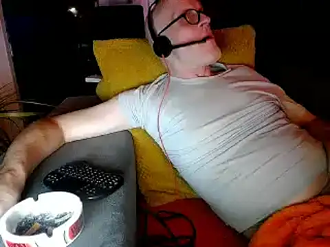 Snapshot of HornyRalfi55 chatting on December 27, 12:29 am HornyRalfi55 online show from December 27, 12:29 am