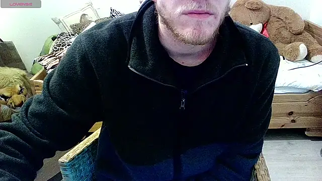 Snapshot of Love_Bert chatting on February 27, 8:09 pm Love Bert online show from February 27, 8:09 pm