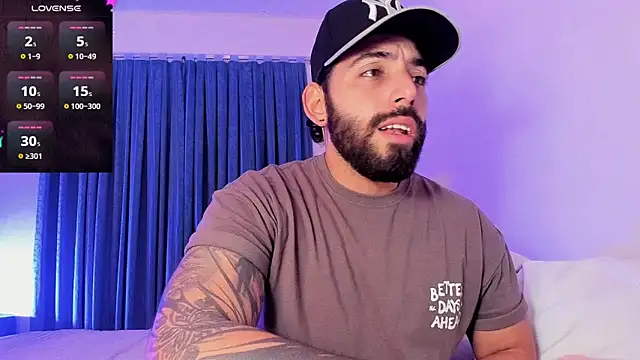 Snapshot of leo_thewolf_ chatting on October 28, 8:11 pm leo thewolf  online show from October 28, 8:11 pm