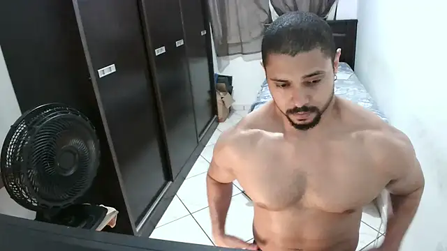 Snapshot of Brian_Aries chatting on February 18, 3:53 am Brian Aries online show from February 18, 3:53 am