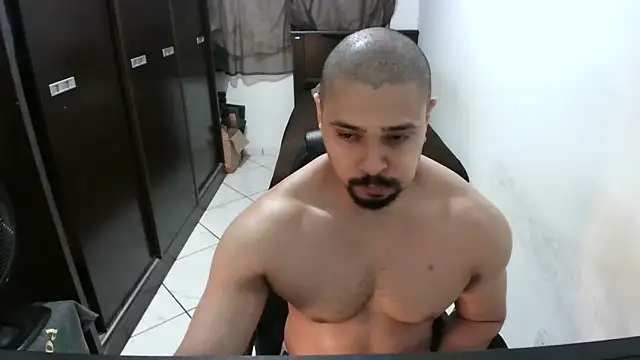 Snapshot of Brian_Aries chatting on October 23, 5:00 am Brian Aries online show from October 23, 5:00 am