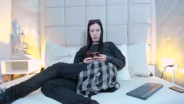 Hecatee 77 online show from October 19, 7:50 pm