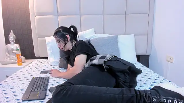 Hecatee 77 online show from March 8, 7:51 pm