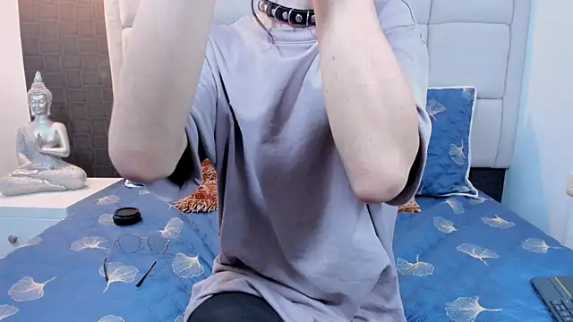 Hecatee 77 online show from December 4, 7:12 pm