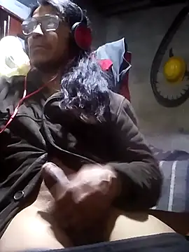 Snapshot of davidatration15 chatting on October 18, 2:49 am davidatration15 online show from October 18, 2:49 am