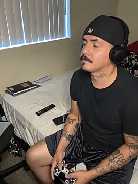 Snapshot of PeterGrandee chatting on October 2, 12:36 am PeterGrandee online show from October 2, 12:36 am