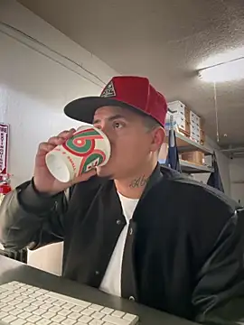 Snapshot of PeterGrandee chatting on December 4, 5:55 pm PeterGrandee online show from December 4, 5:55 pm