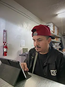 Snapshot of PeterGrandee chatting on February 6, 6:02 pm PeterGrandee online show from February 6, 6:02 pm