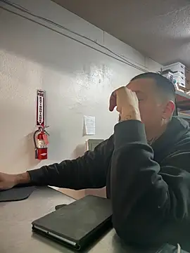 Snapshot of PeterGrandee chatting on March 5, 6:01 pm PeterGrandee online show from March 5, 6:01 pm