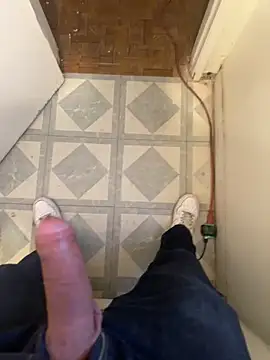 Snapshot of PeterGrandee chatting on December 17, 10:22 pm PeterGrandee online show from December 17, 10:22 pm