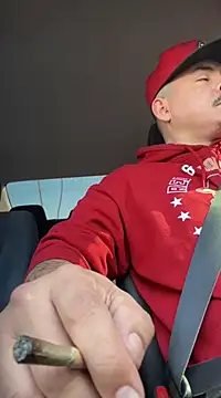 Snapshot of PeterGrandee chatting on February 11, 8:20 pm PeterGrandee online show from February 11, 8:20 pm