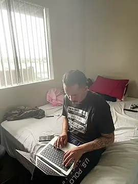 Snapshot of PeterGrandee chatting on October 10, 8:56 pm PeterGrandee online show from October 10, 8:56 pm