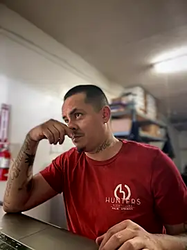 Snapshot of PeterGrandee chatting on December 2, 9:15 pm PeterGrandee online show from December 2, 9:15 pm