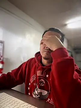 Snapshot of PeterGrandee chatting on December 3, 8:28 pm PeterGrandee online show from December 3, 8:28 pm