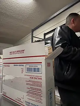 Snapshot of PeterGrandee chatting on February 3, 5:56 pm PeterGrandee online show from February 3, 5:56 pm