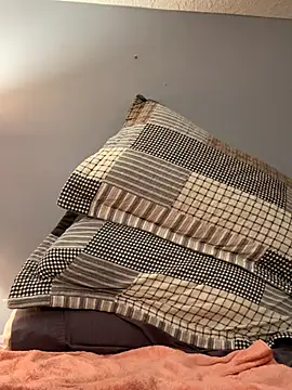 Dylanyes online show from September 18, 6:26 am