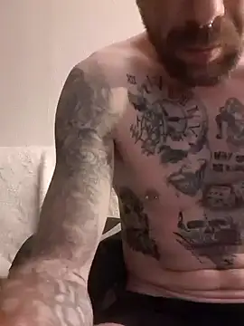 Snapshot of PIercingBoy38 chatting on February 8, 2:36 am PIercingBoy38 online show from February 8, 2:36 am