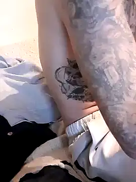 Snapshot of PIercingBoy38 chatting on December 27, 8:18 pm PIercingBoy38 online show from December 27, 8:18 pm