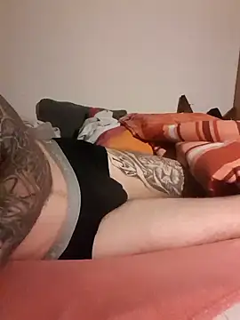 Snapshot of PIercingBoy38 chatting on January 29, 9:17 pm PIercingBoy38 online show from January 29, 9:17 pm