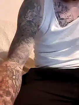 Snapshot of PIercingBoy38 chatting on December 25, 4:43 pm PIercingBoy38 online show from December 25, 4:43 pm