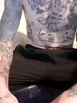 Snapshot of PIercingBoy38 chatting on December 24, 3:37 pm PIercingBoy38 online show from December 24, 3:37 pm