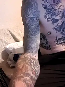 Snapshot of PIercingBoy38 chatting on December 28, 6:18 pm PIercingBoy38 online show from December 28, 6:18 pm