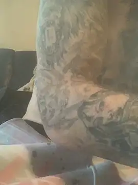 Snapshot of PIercingBoy38 chatting on February 27, 10:37 am PIercingBoy38 online show from February 27, 10:37 am