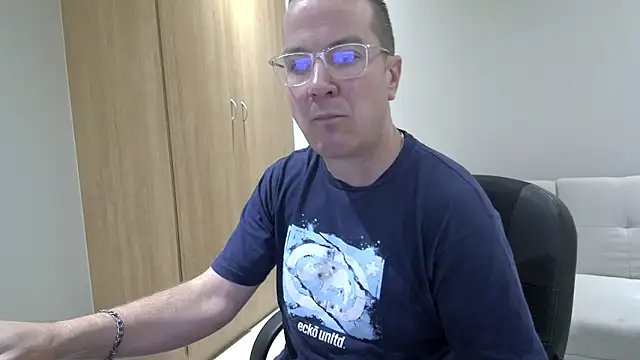 BrettJ81 online show from March 22, 4:34 pm