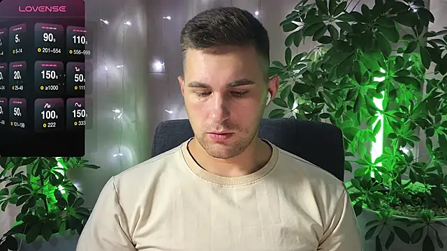 Snapshot of Sweeet__boy chatting on February 11, 6:51 am Sweeet  boy online show from February 11, 6:51 am