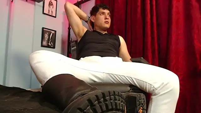 dom2travelersss online show from November 7, 10:35 pm