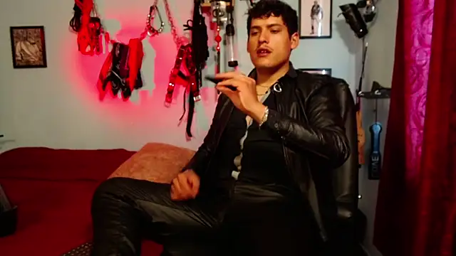 dom2travelersss online show from April 17, 6:21 pm