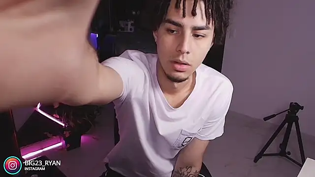 bigryann23 online show from November 29, 3:30 am